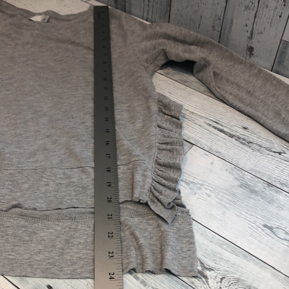 14th & Union Side Ruffle Gray Sweatshirt Small - Picture 7 of 9